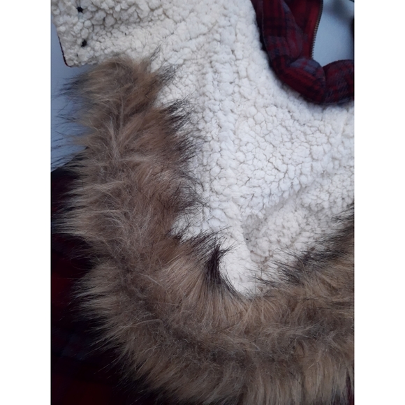 ✨3/$15 Natural Reflections | Red Plaid Sleeveless Vest - Picture 3 of 3